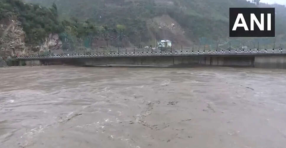 जम्मू-कश्मीर में बारिश के कारण माता वैष्णो देवी यात्रा स्थगित
