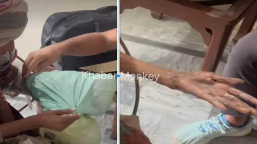 महिला के हाथ से निकलीं सैकड़ों प्लास्टिक थैलियां, मानसिक स्वास्थ्य पर गंभीर सवाल