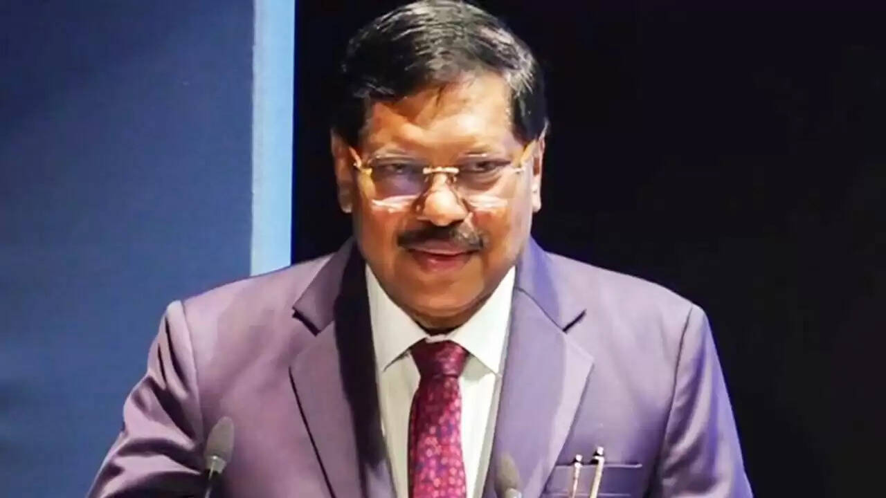 CJI बीआर गवई की विदाई पर कोर्ट में ठहाकों की गूंज