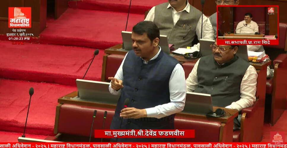 मुख्यमंत्री फडणवीस ने शिवसेना विधायक के हमले की निंदा की