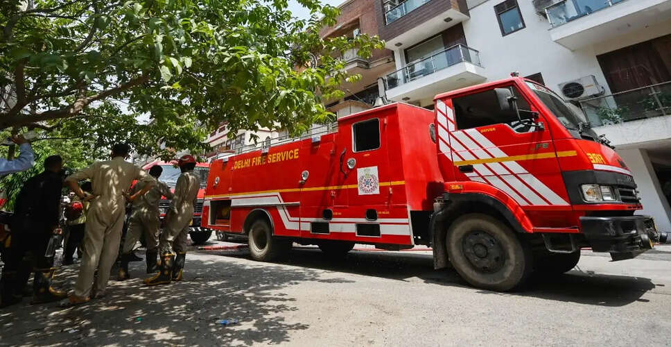 दिल्ली के गोविंदपुरी में भीषण आग से तीन की मौत, दो घायल