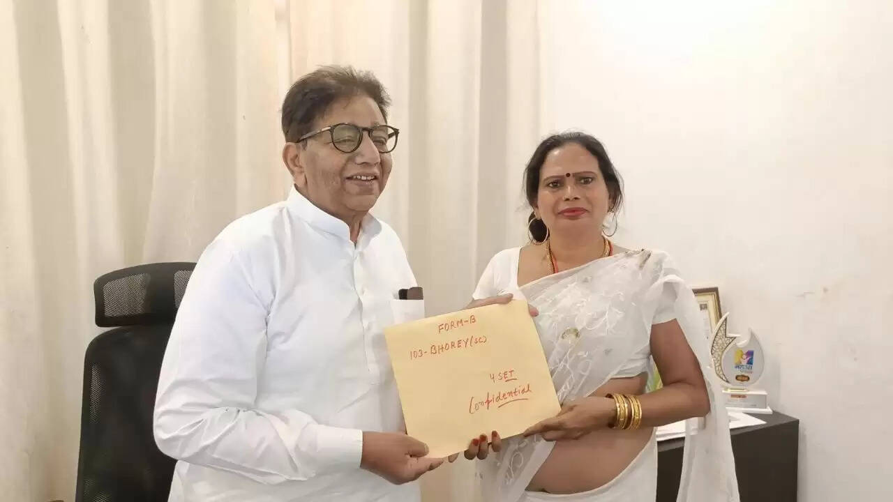 बिहार में ट्रांसजेंडर उम्मीदवार प्रीति किन्नर का चुनावी मैदान में उतारना, ऐतिहासिक जीत की उम्मीद