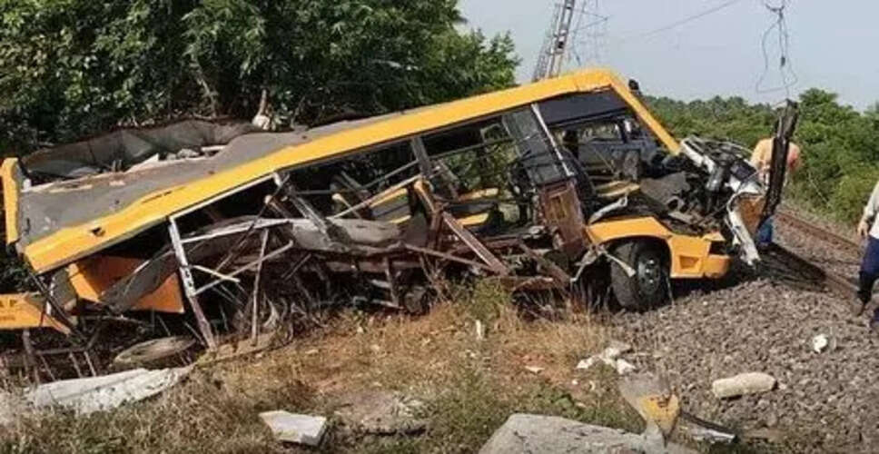 तमिलनाडु में स्कूल वैन और ट्रेन के बीच भयानक टक्कर, तीन बच्चों की मौत