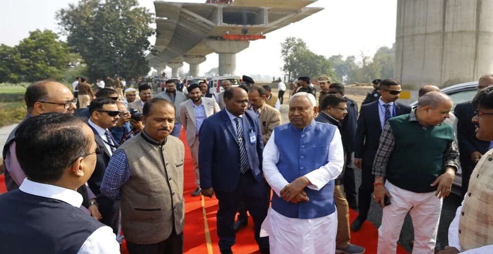 मुख्यमंत्री नीतीश कुमार ने दानापुर-बिहटा कॉरिडोर और गंगा पुल का किया निरीक्षण