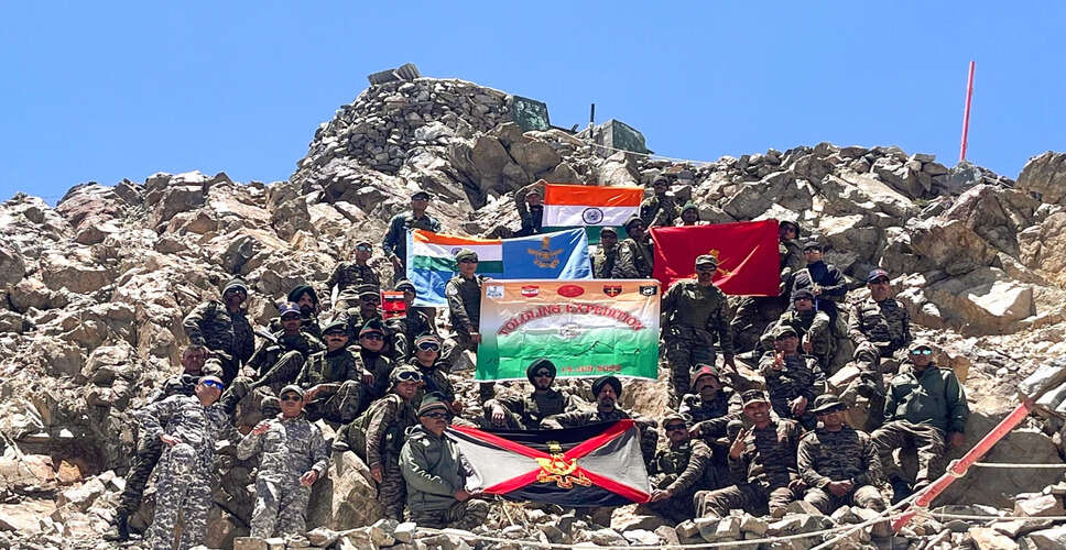 कारगिल विजय दिवस: वीर सैनिकों को श्रद्धांजलि