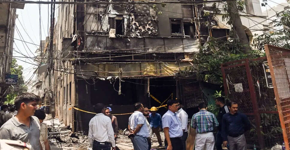 दिल्ली के मालवीय नगर में भीषण आग से 21 लोगों की मौत, राहत कार्य जारी
