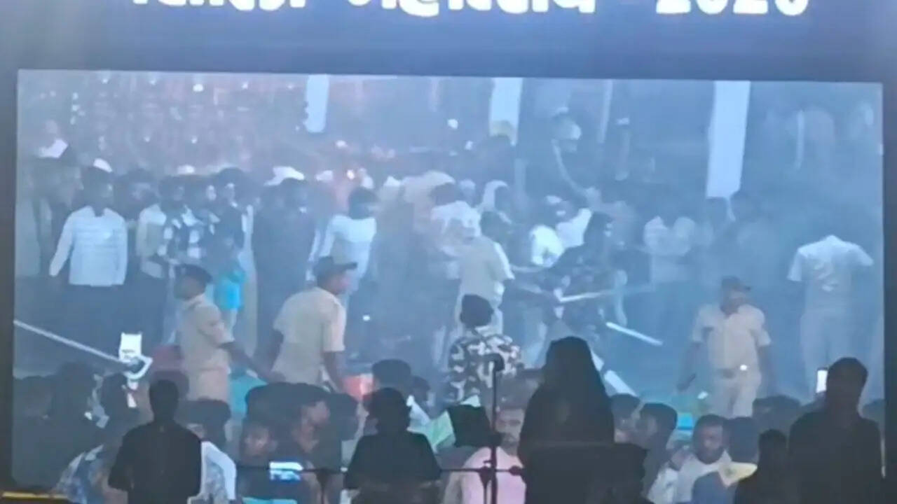 वैशाली महोत्सव में कल्पना पटवारी का कार्यक्रम, हंगामे के बीच लाठीचार्ज