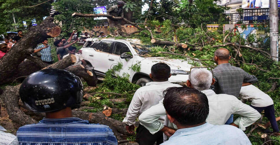 उत्तर प्रदेश में तूफान से 56 लोगों की मौत, मुख्यमंत्री ने राहत कार्यों का निर्देश दिया
