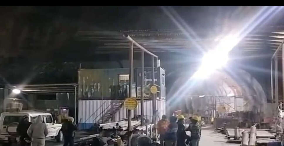 उत्तराखंड में जलविद्युत परियोजना की सुरंग में ट्रेन टकराने से 60 लोग घायल