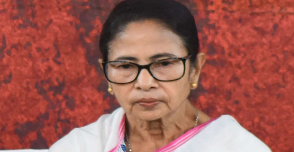 ममता बनर्जी ने कर्मचारियों और पुजारियों के लिए की महत्वपूर्ण घोषणाएं