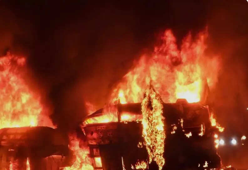 कर्नाटक में बस हादसे में यात्रियों की पहचान DNA से होगी