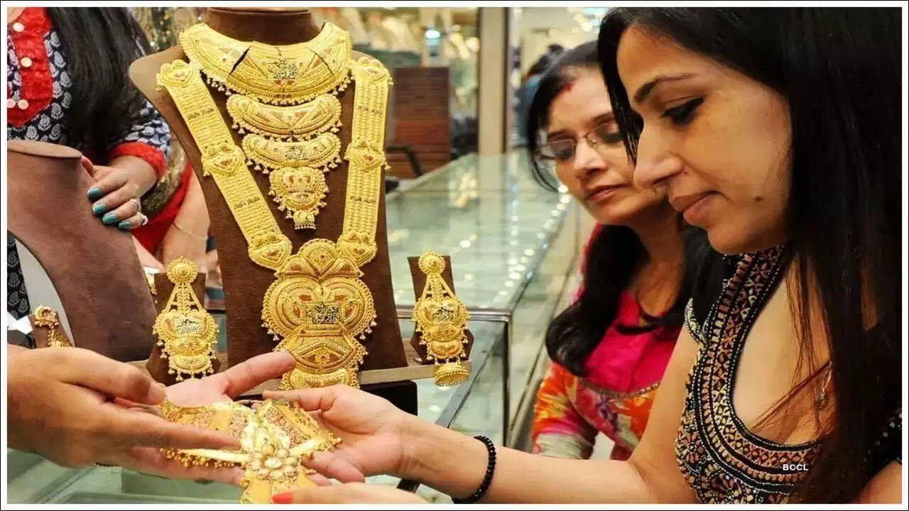 दिवाली से पहले सोने की कीमतें 1.25 लाख के पार पहुंचने की संभावना