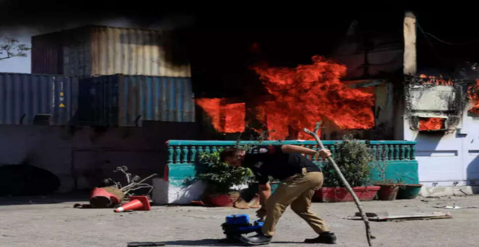 पाकिस्तान में अयातुल्ला खामेनेई की मौत पर हिंसक प्रदर्शन जारी