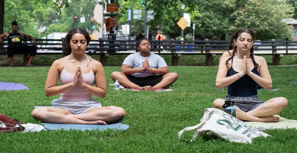 अंतरराष्ट्रीय योग दिवस 2023: स्वस्थ वृद्धावस्था के लिए योग का महत्व
