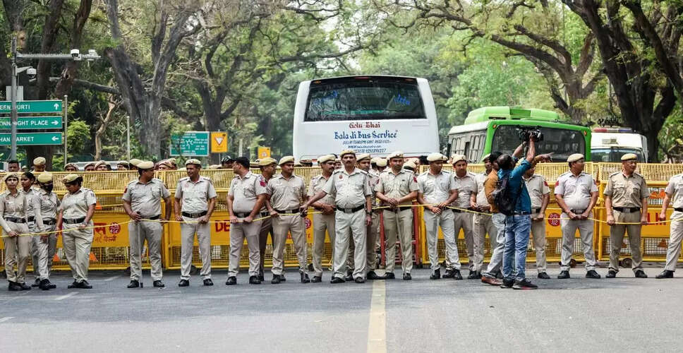 दिल्ली में गाय के मांस की बिक्री के संदेह में भीड़ ने व्यक्ति पर किया हमला