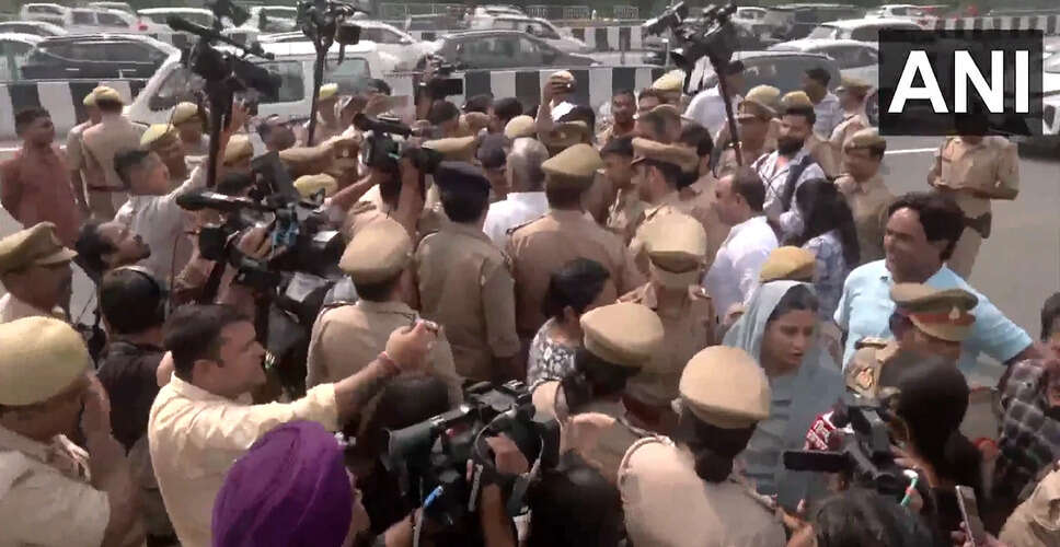 बरेली में समाजवादी पार्टी के सांसदों को रोका गया, विवाद बढ़ा