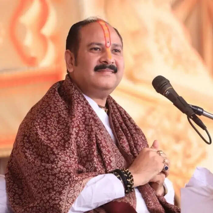 दीर्घायु के लिए पंडित प्रदीप मिश्रा के अनोखे उपाय