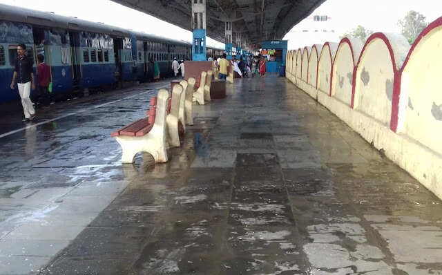 भारत का अनोखा रेलवे स्टेशन: पैदल चलकर विदेश जाने का मौका