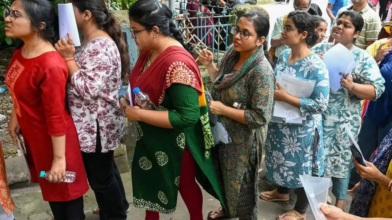 UP TET 2026: परीक्षा स्थगित, 15 लाख कैंडिडेट्स की बढ़ी चिंता