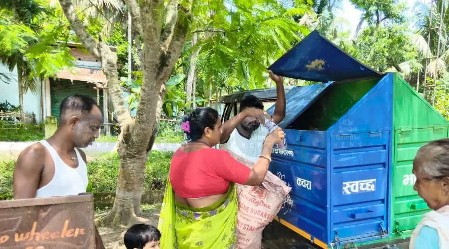 बाढ़ राहत के बाद प्लास्टिक कचरे की समस्या: प्रशासन की पहल
