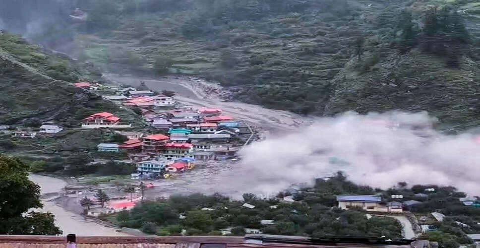 उत्तरकाशी में बाढ़ से तबाही: 4 की मौत, 100 से अधिक लापता