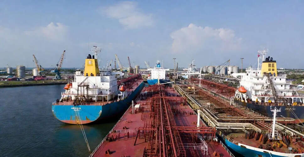 अमेरिका ने रूस के तेल पर प्रतिबंधों में एक महीने की छूट का नवीनीकरण किया