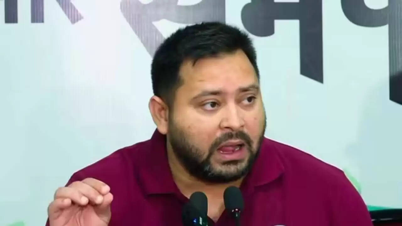 बिहार में आरजेडी ने 10 नेताओं को पार्टी से निकाला, चुनावी माहौल गरमाया