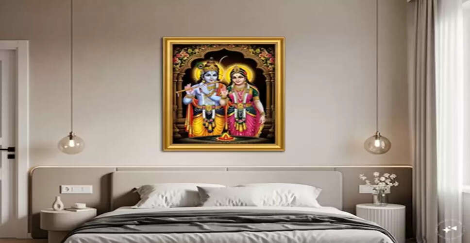 वास्तु शास्त्र के अनुसार बेडरूम में भगवान की तस्वीरें रखने के नियम
