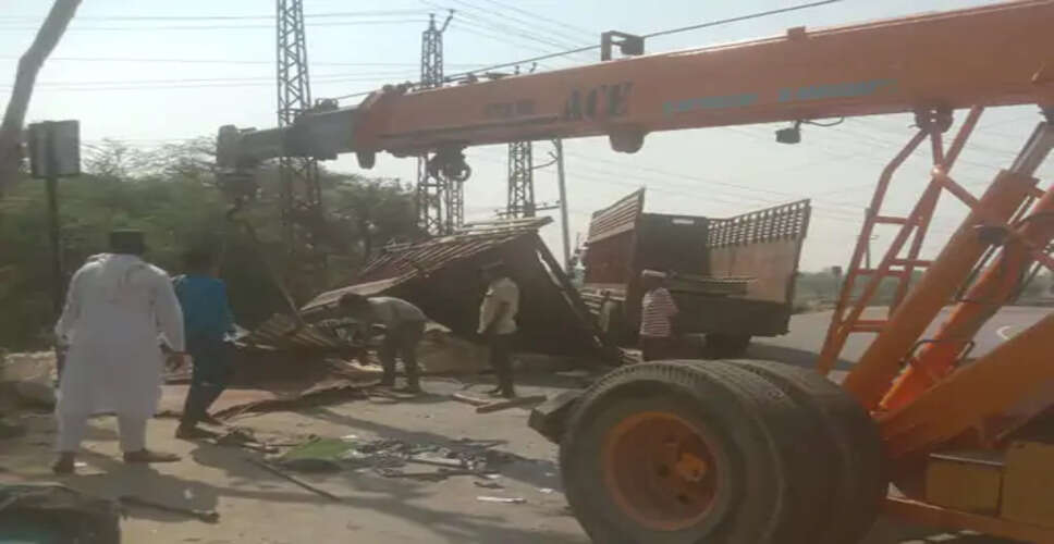 रामगढ़ में ट्रक दुर्घटना: ड्राइवर सुरक्षित, यातायात प्रभावित