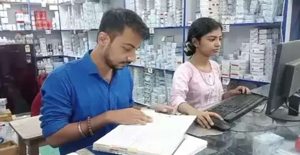 बंगाल : घोला के निवासियों को जन औषधि केंद्रों के माध्यम से मिल रहीं सस्ती दवाइयां