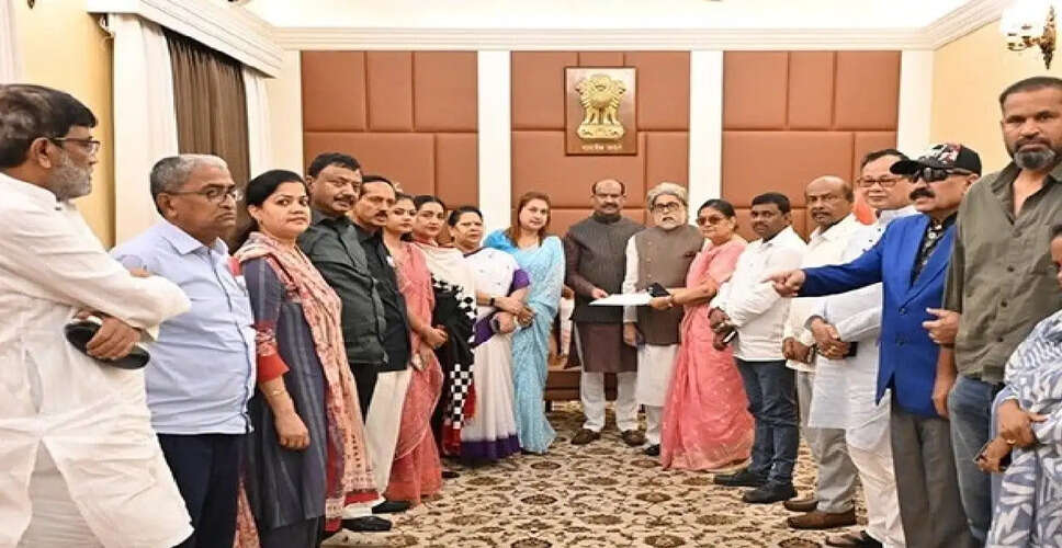 TMC में राजनीतिक उथल-पुथल: सांसदों के गुट का विलय का प्रयास