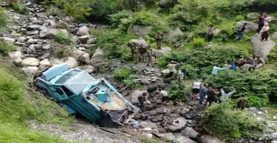 जम्मू-कश्मीर के उधमपुर में सीआरपीएफ का बंकर व्हीकल खाई में गिरा, दो जवान शहीद