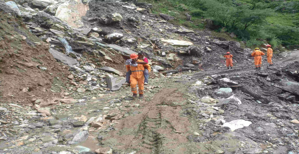 उत्तराखंड में केदारनाथ से लौट रहे श्रद्धालुओं का SDRF ने किया सफल बचाव
