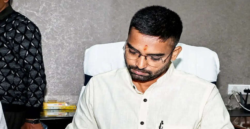 सुप्रीम कोर्ट ने बिहार के मंत्री दीपक प्रकाश से जवाब मांगा