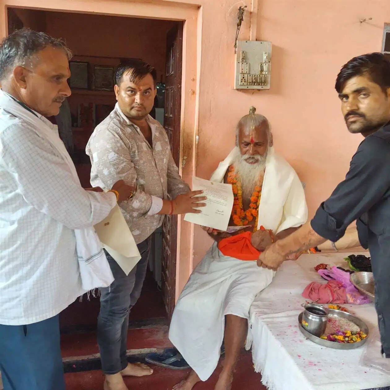 मुख्यमंत्री ने गुरु पूर्णिमा पर संत-महात्माओं का सम्मान किया