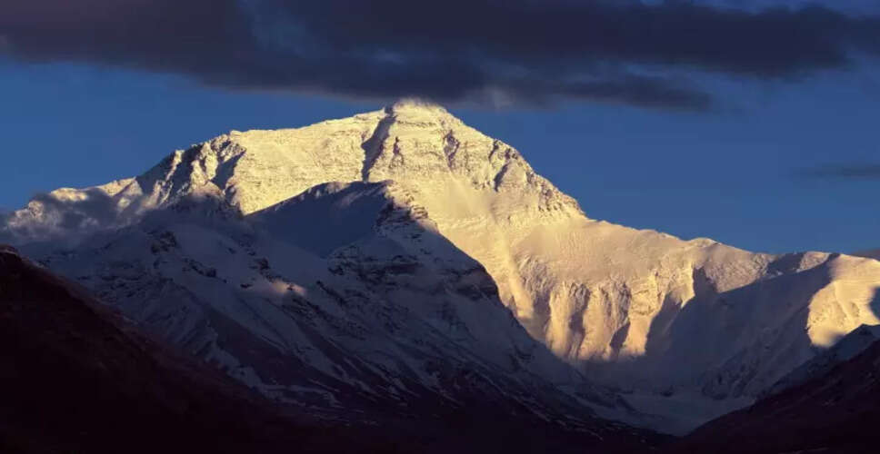 एवरेस्ट पर हिमस्खलन से दो पर्वतारोहियों को चोटें आईं