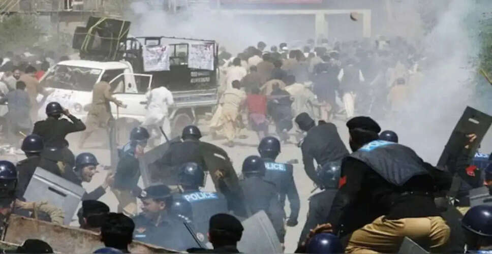 पाकिस्तान-आधारित कश्मीर में हिंसा की नई लहर, कई हताहत