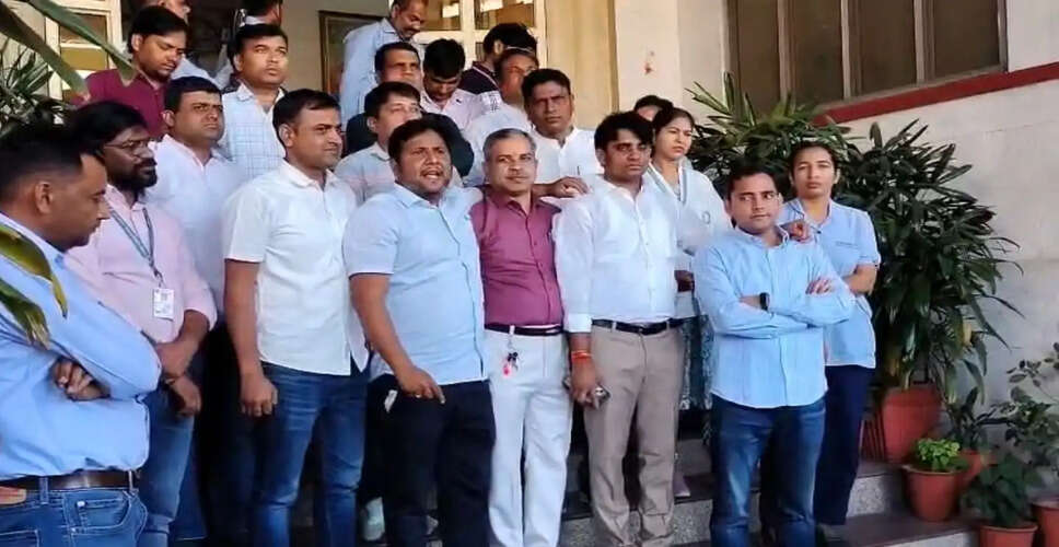 जयपुर में नर्सिंग स्टाफ का 2 घंटे का कार्यबहिष्कार, एसएमएस अस्पताल अग्निकांड के खिलाफ प्रदर्शन