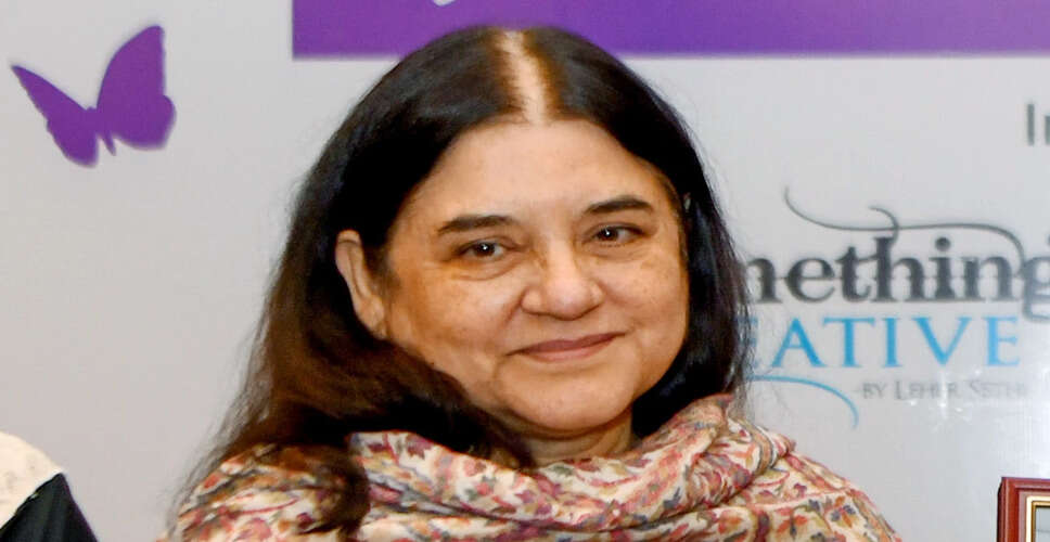 मेनका गांधी ने वायु प्रदूषण पर पटाखों पर प्रतिबंध की मांग की