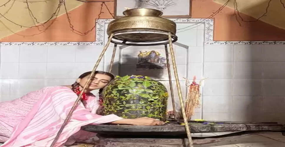 सोमवार के दिन शिव-भक्ति में लीन नजर आईं अक्षरा सिंह