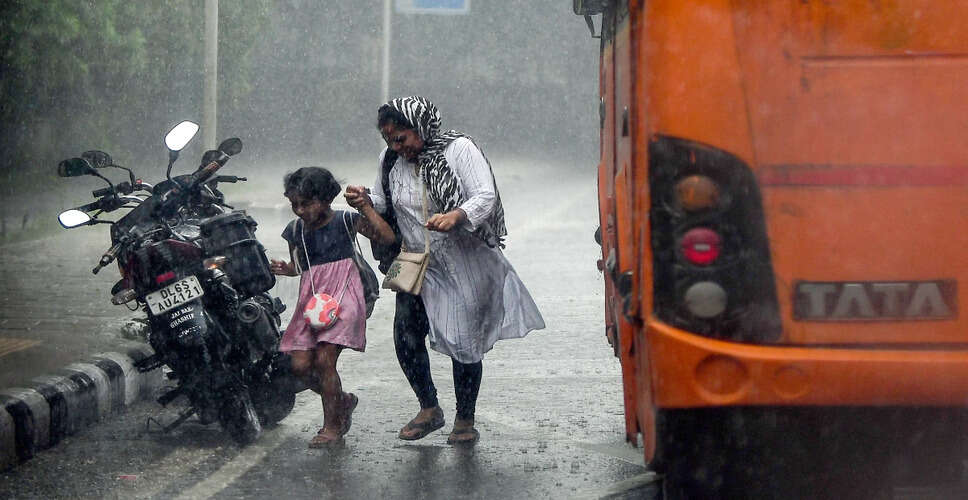 दिल्ली और अन्य राज्यों में भारी बारिश की चेतावनी, IMD ने जारी किया येलो अलर्ट