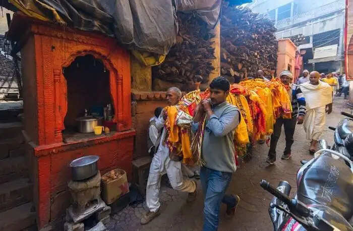 शव यात्रा के दौरान पुण्य प्राप्ति के उपाय
