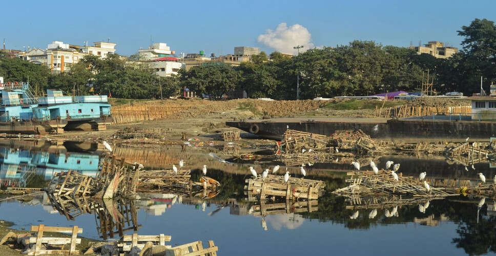 गुवाहाटी में नदी किनारे प्लास्टिक कचरे की समस्या पर चिंता