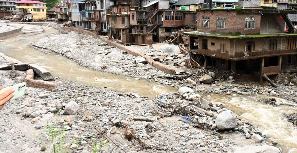 जम्मू-कश्मीर में बादल फटने से आई बाढ़ में चार लोगों की मौत, राहत कार्य जारी