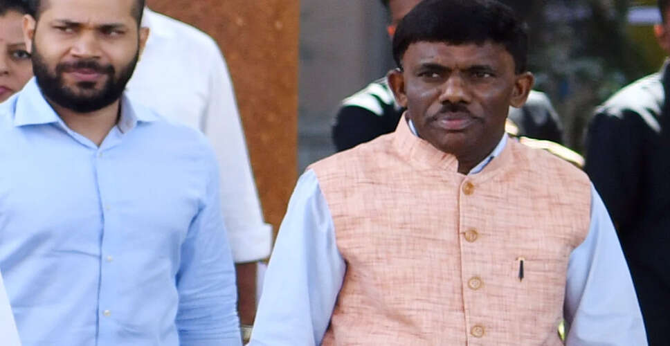 गोवा में राजनीतिक बदलाव: दिगंबर कामत और रमेश तावड़कर का मंत्रिमंडल में शामिल होना