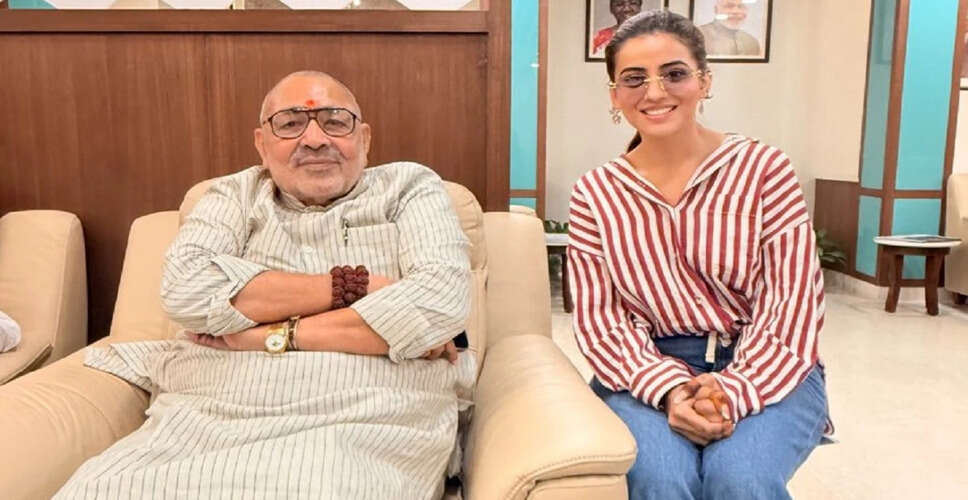 बिहार विधानसभा चुनावों से पहले राजनीतिक हलचल तेज, अक्षरा सिंह की गिरिराज सिंह से मुलाकात