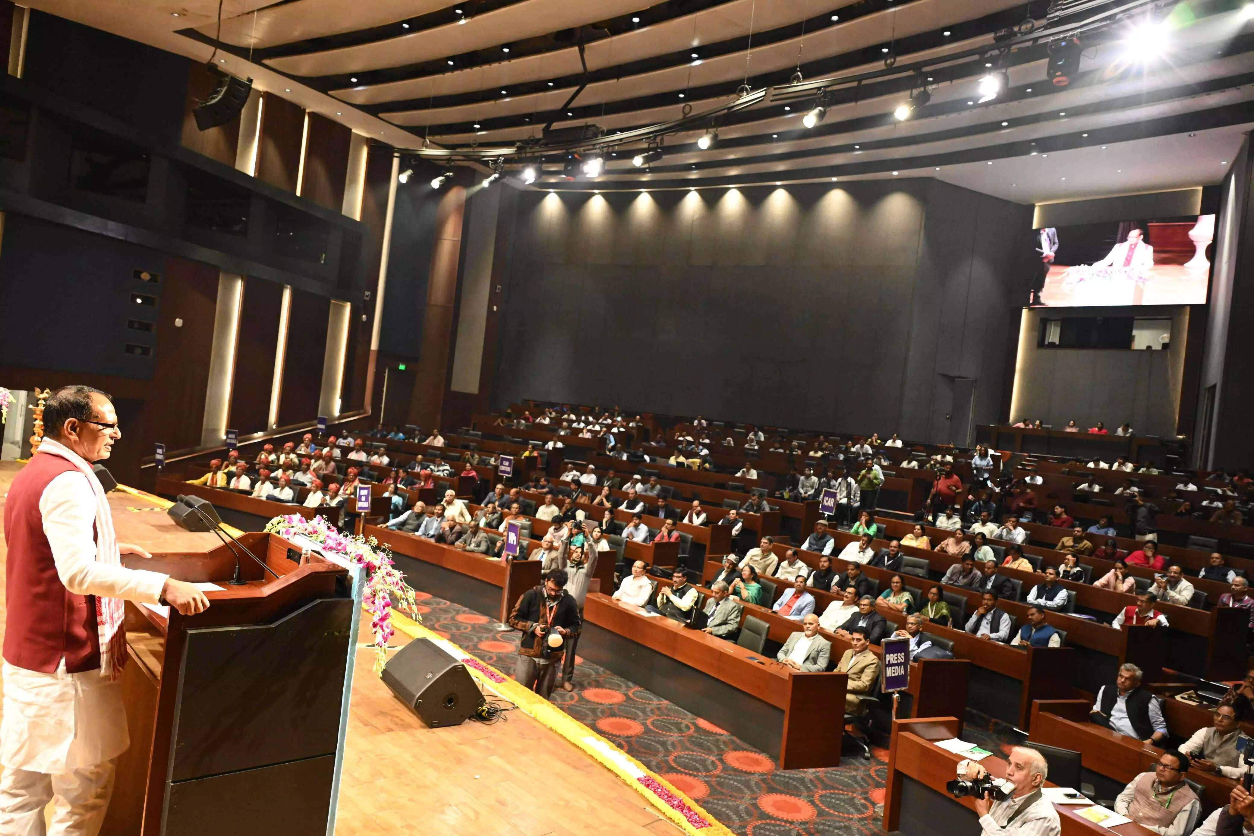कृषि मंत्री ने पौधा किस्म संरक्षण पुरस्कार समारोह में किसानों को सम्मानित किया