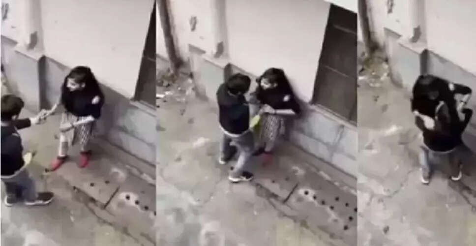 युवाओं का रोमांस: कॉलेज के पीछे का वायरल वीडियो