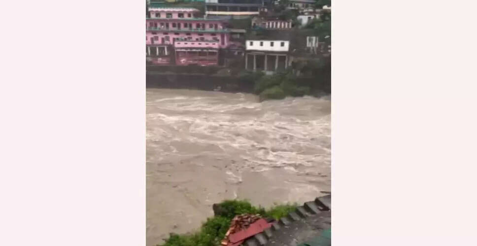 भारत के कई राज्यों में बाढ़ की स्थिति गंभीर, नदियाँ खतरे के स्तर से ऊपर बह रही हैं