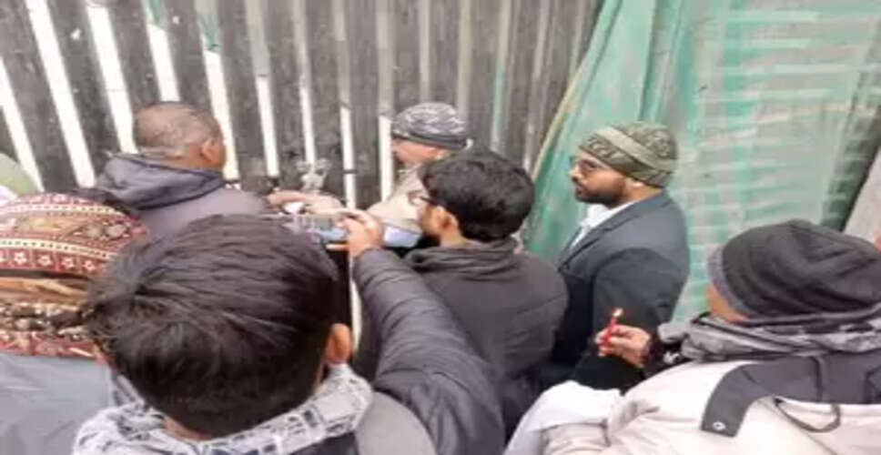 नोएडा प्राधिकरण ने वाजिदुपर गांव में बहुमंजिला इमारत की सील, हाईकोर्ट के आदेश के बाद भी हो रहा था निर्माण